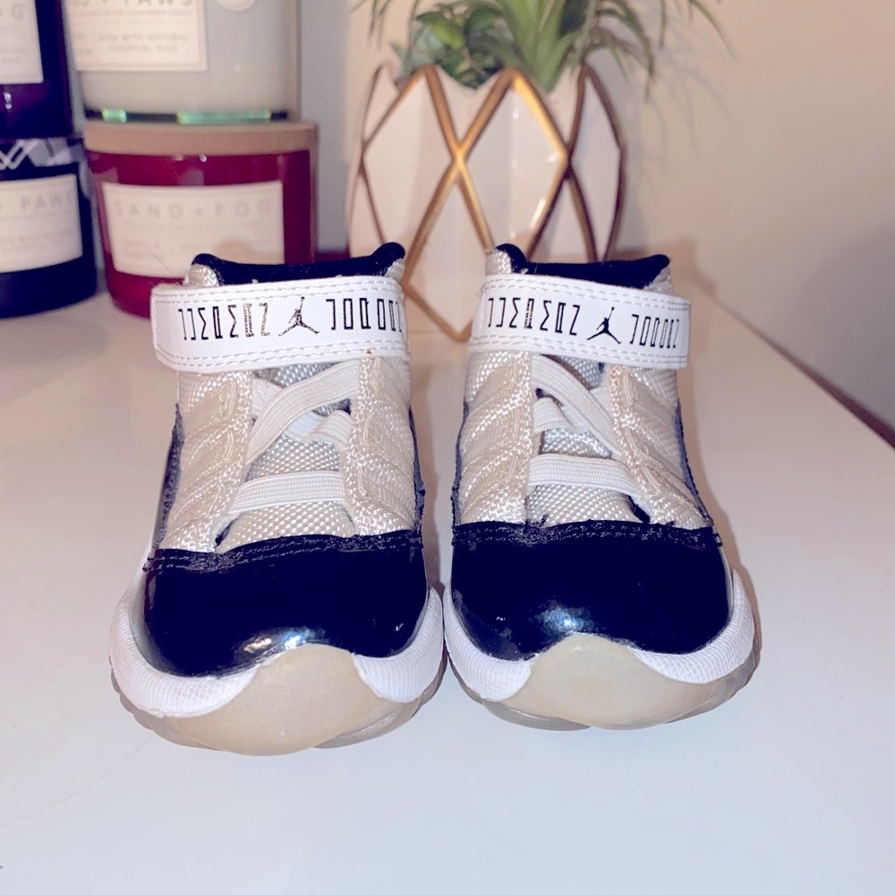 Infant size 5c Jordan Concord low 11’s